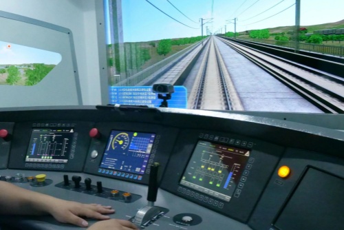 想當(dāng)火車司機(jī)？中專學(xué)歷也能報(bào)名！穩(wěn)定高薪 + 鐵飯碗！