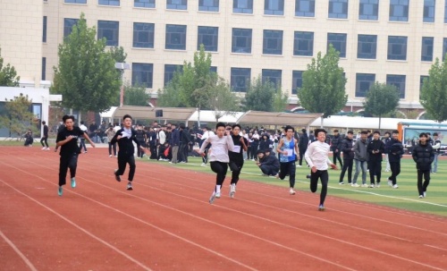 石家莊東華鐵路學(xué)校招生有年齡限制嗎？